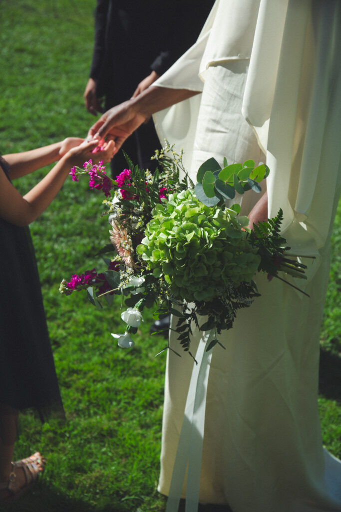 Bouquet de fleurs pour une mariée, mariage, que du bonheur, des fleurs en ville, bordeaux, bergonié